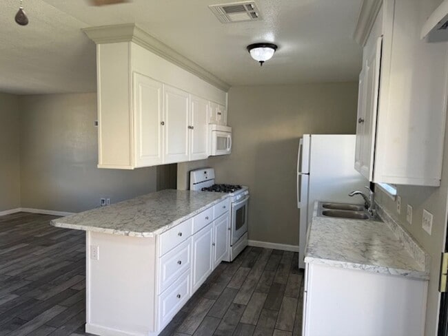 Building Photo - 2556 Sabre Ct