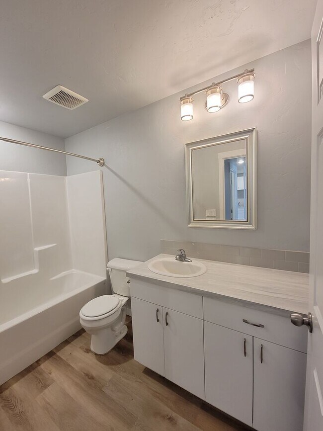 Building Photo - 1004 Creer Way
