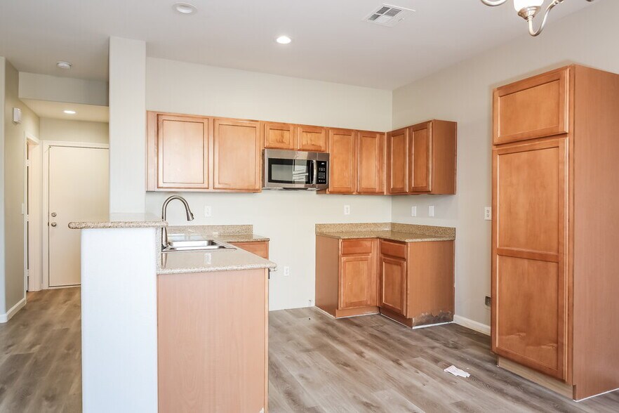 Building Photo - 4032 Benevolent Dr