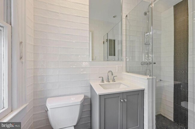 Building Photo - 3808 Veazey St NW