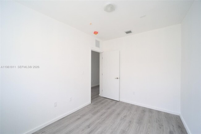 Building Photo - 810 7th St