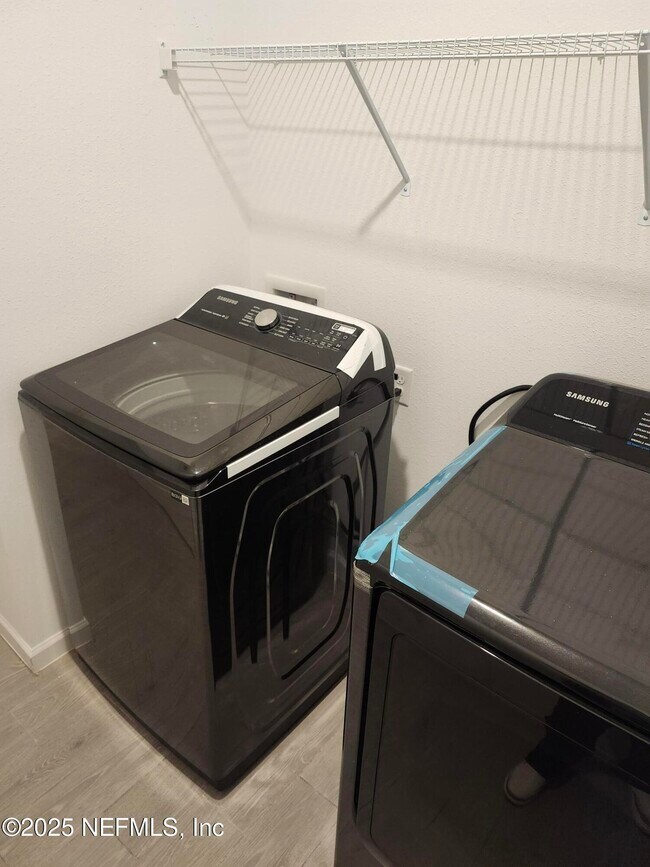 Building Photo - 607 Lake Sinclair St