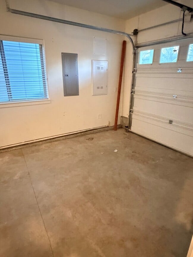 Building Photo - Beautiful Home w/Gas Fireplace, Plank Flooring, Fenced Yard, Garage, W/D & MORE!