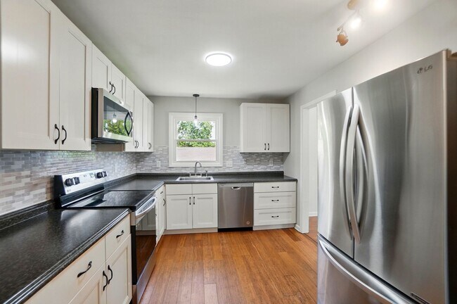 Building Photo - Renovated Gem in Gastonia with Walkout Bas...