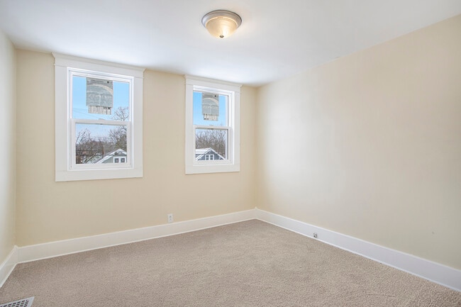 Building Photo - 195 Hubbard St