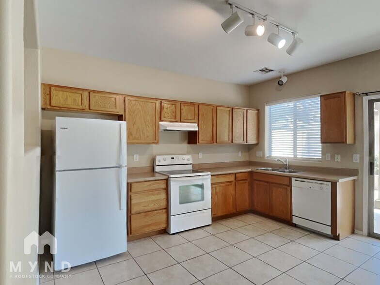 Building Photo - 4539 E Ivanhoe St