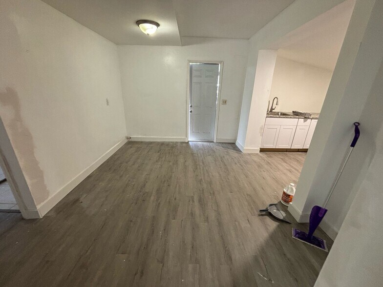 Primary Photo - 701 N J St