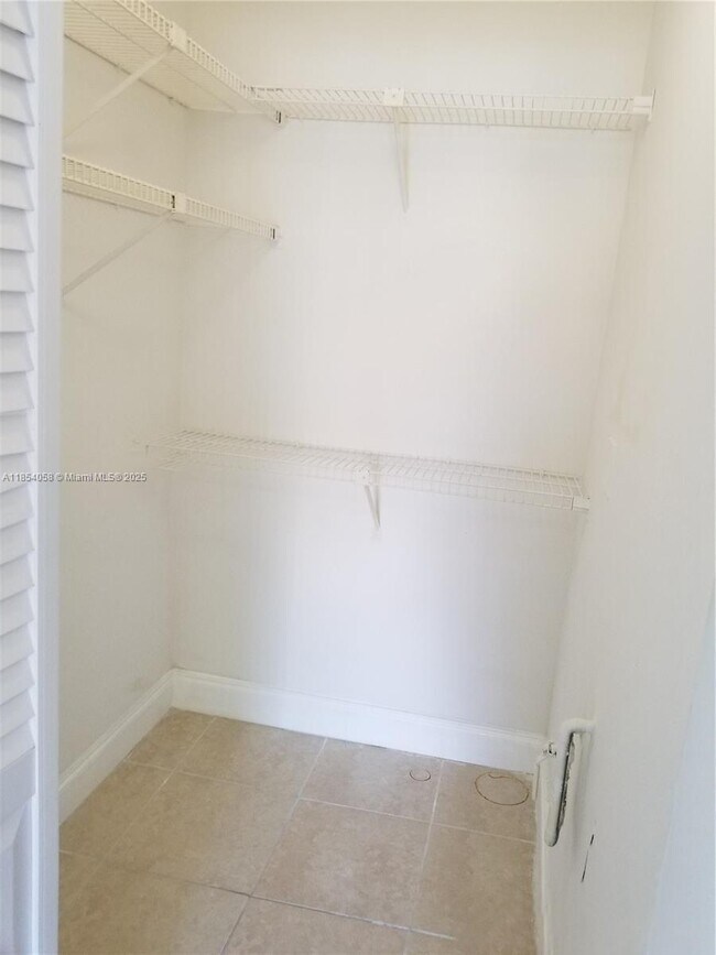 Building Photo - 9521 SW 138th Pl