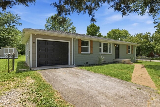 Building Photo - Pet Friendly Three Bedroom!