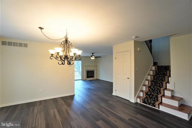 Building Photo - 458 Country Club Dr