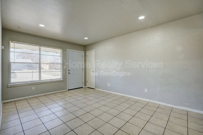 Building Photo - 1616 McGregor Dr