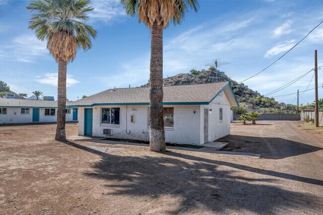 Primary Photo - Spacious 1BR Single-Level Unit with Utilit...