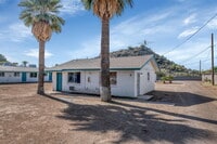 Building Photo - Spacious 1BR Single-Level Unit with Utilit...