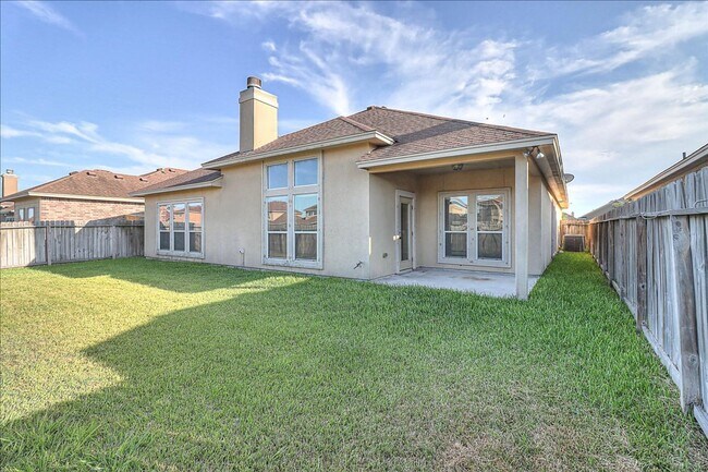 Building Photo - 5810 Aava Dr