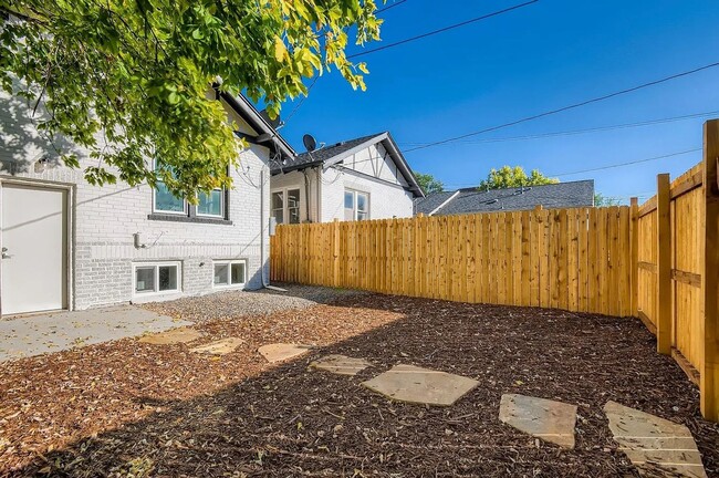 Building Photo - 1385-1387 Quitman Street