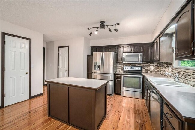Building Photo - 1853 Chickadee Dr
