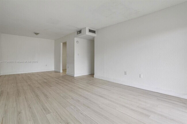 Building Photo - 4900 NW 79th Ave