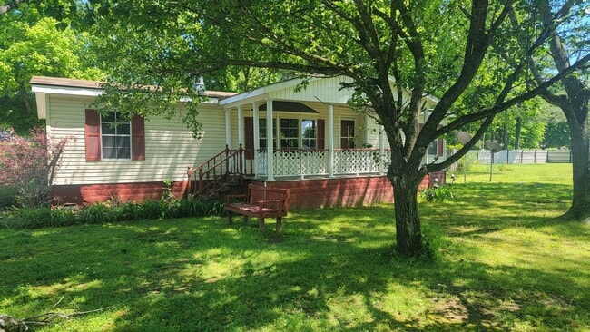 Primary Photo - 3 Bed/ 2 Bath Home Off of White Drive