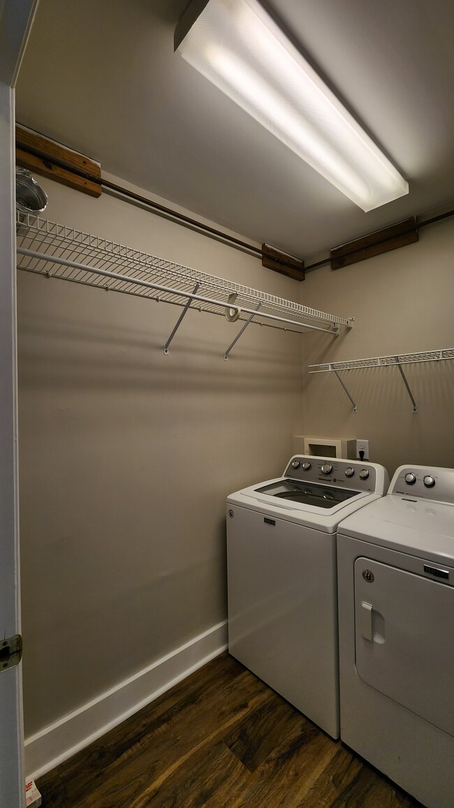 Building Photo - 5930 S New Hope Rd