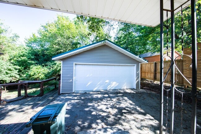 Building Photo - Great House in Perfect Location