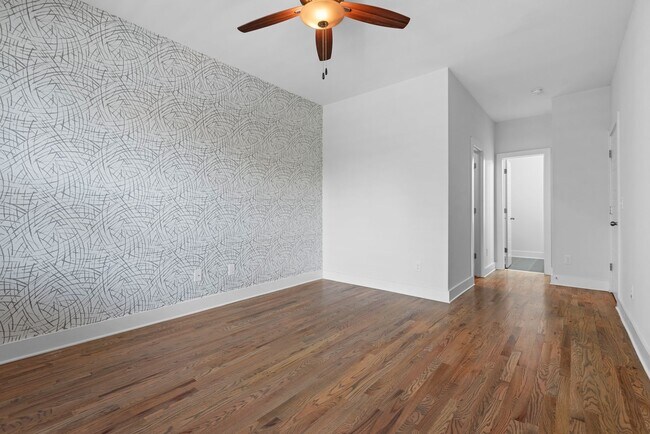 Building Photo - Beautifully Updated 3 Bedroom, 2.5 Bathroo...
