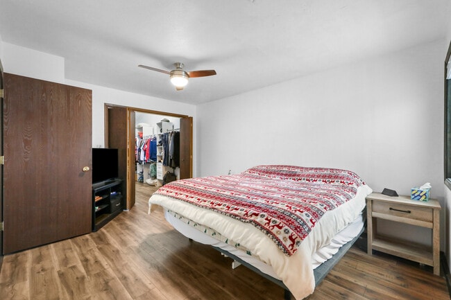 Primary bedroom - 1098 Big Valley Dr