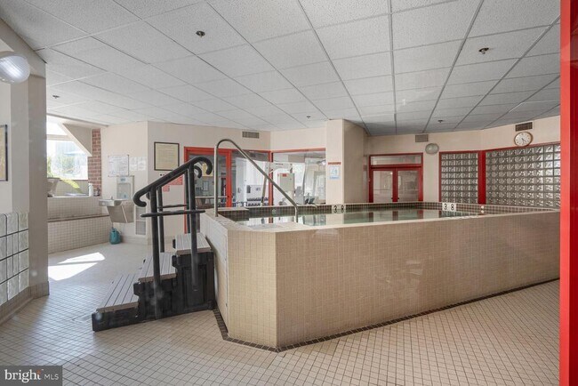 Building Photo - 2121 Jamieson Ave