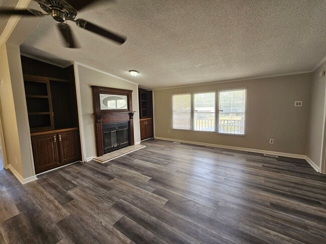 Building Photo - NEW LISTING!!!!!