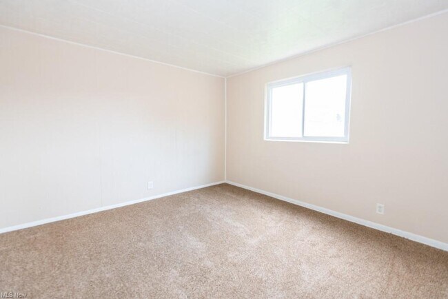 Building Photo - 211 Dalepark Dr