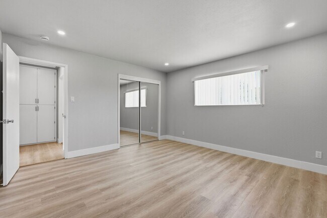 Building Photo - 381-385 Riverside Drive
