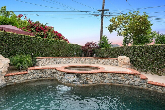 Building Photo - **724 E Cypress Ave Glendora** 4 bedroom 2 bath !!2 weeks free OAC!!