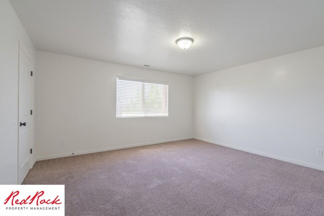 Building Photo - 2801 E 450 N