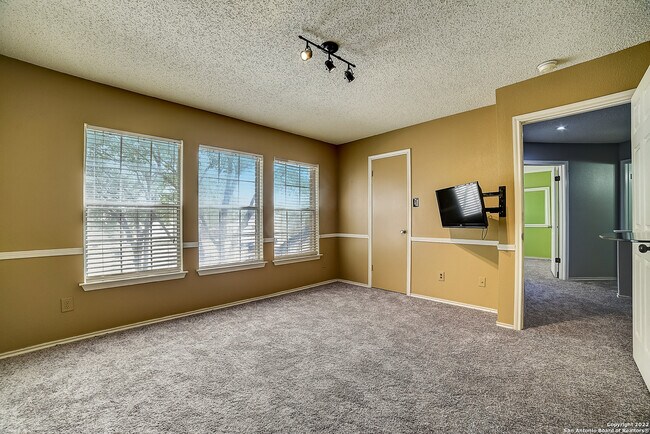 Building Photo - 9759 Bronson Creek