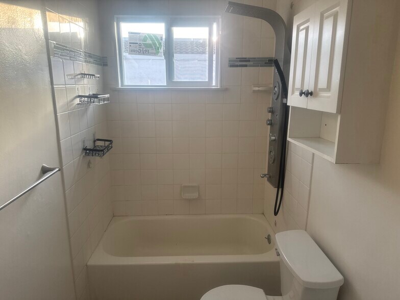 Building Photo - 729 E Elder St