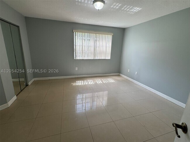 Building Photo - 9711 Fontainebleau Blvd