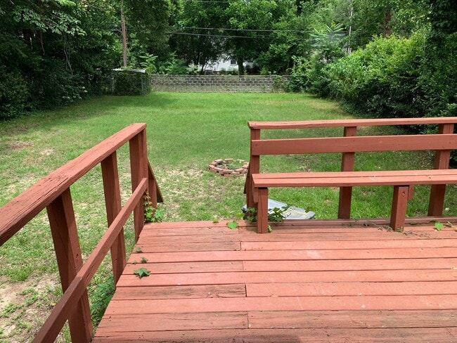 Building Photo - 2 Bed, 1 Bath in Rosewood | Available Late August