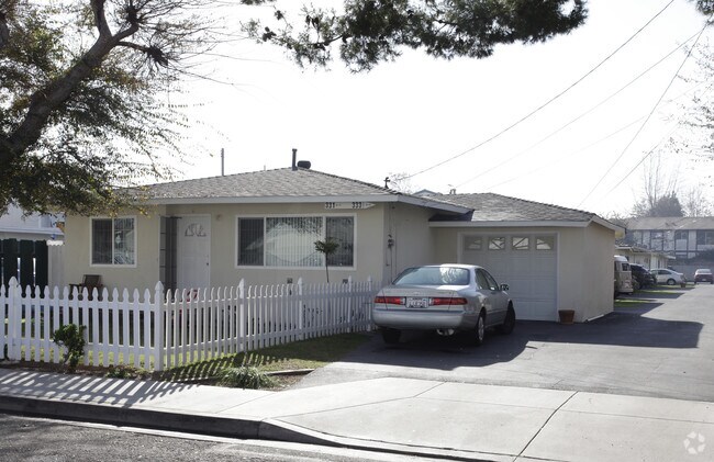 Primary Photo - 331-333 1/2 Avocado St