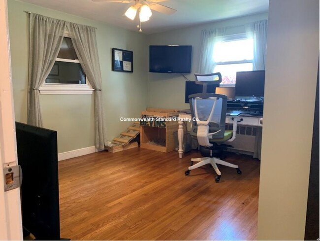 Building Photo - 3 bedroom in Waltham MA 02453