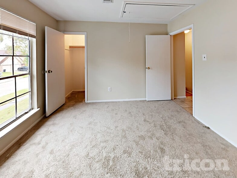 Building Photo - 11010 Maple Rock Dr