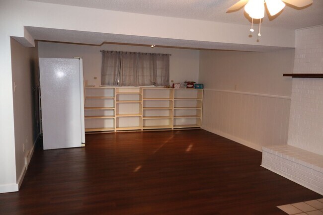 Building Photo - 3809 W Rollins Rd