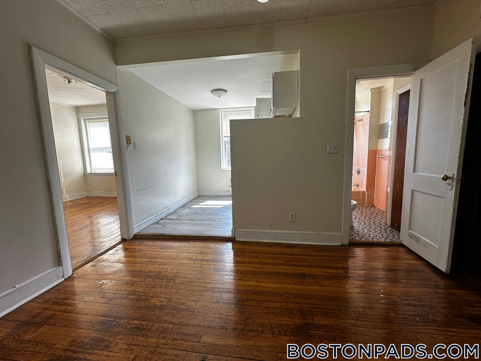 Building Photo - 126 Warren St