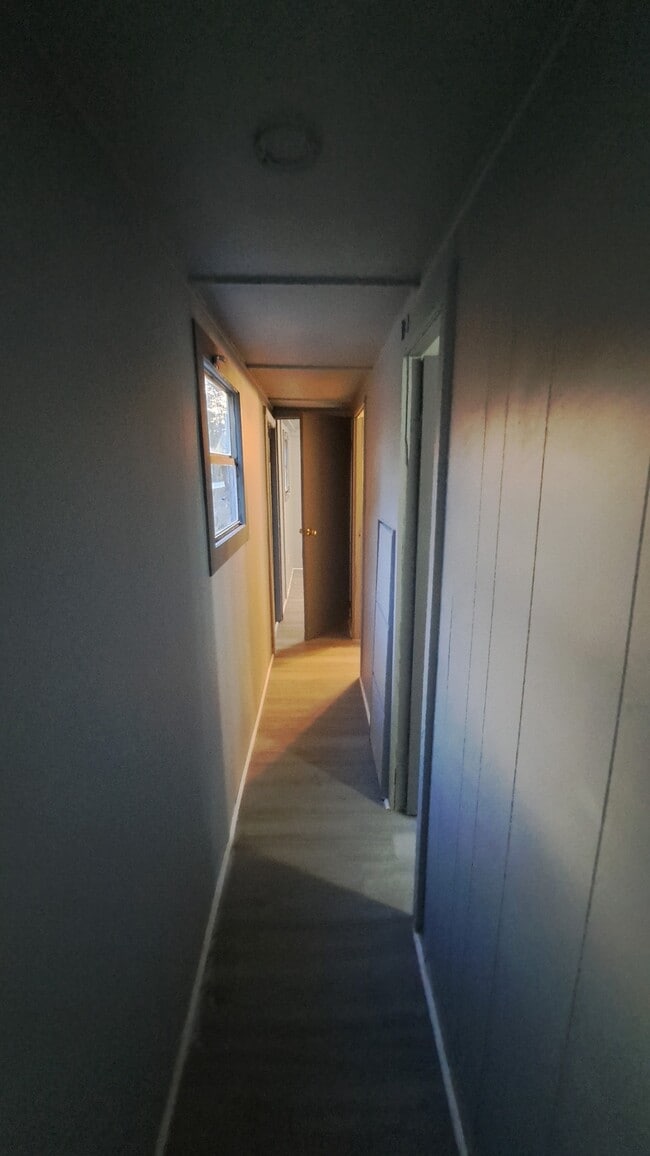 Building Photo - 613 4th St