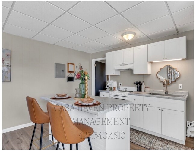 Building Photo - Modern 1 Bed 1 Bath - Pet Friendly!