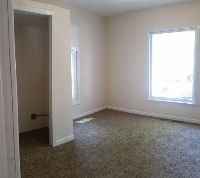 Building Photo - 1104 Williston Ave