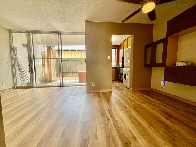 Building Photo - Charming 1/1/1 Ground Floor Unit with Lanai & Yard