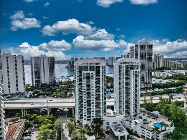 Primary Photo - 19400 Turnberry Way