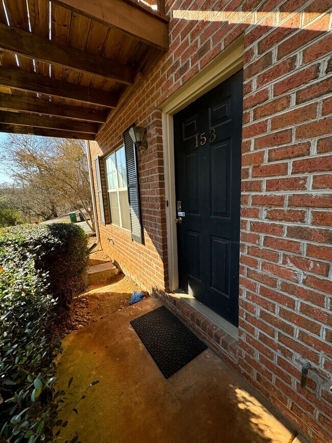 Building Photo - PETS CONDITIONAL + FURNISHED OPTION - Cute Sleepy Hollow Flats-Style Condo!