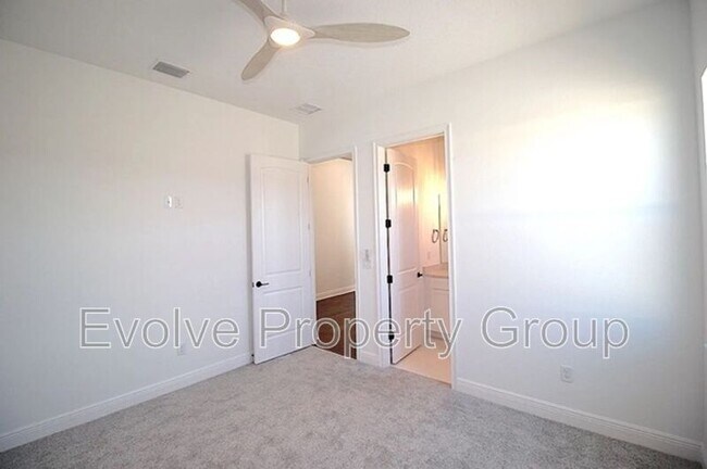 Building Photo - 20 Del Palma Dr