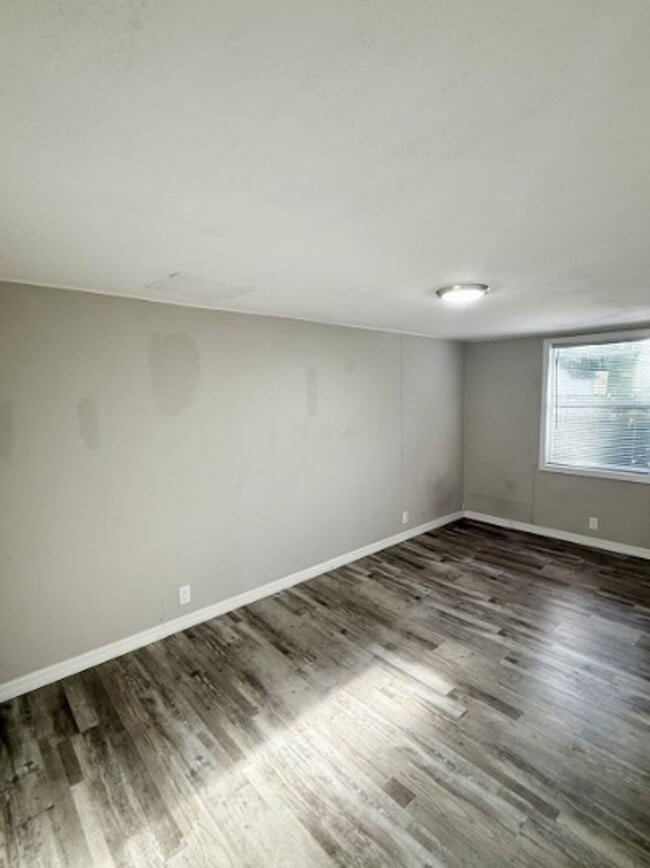 Building Photo - Dual Living Delight in the Heart of Lakeland!