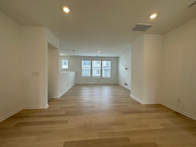 Building Photo - 1728 Blanche St